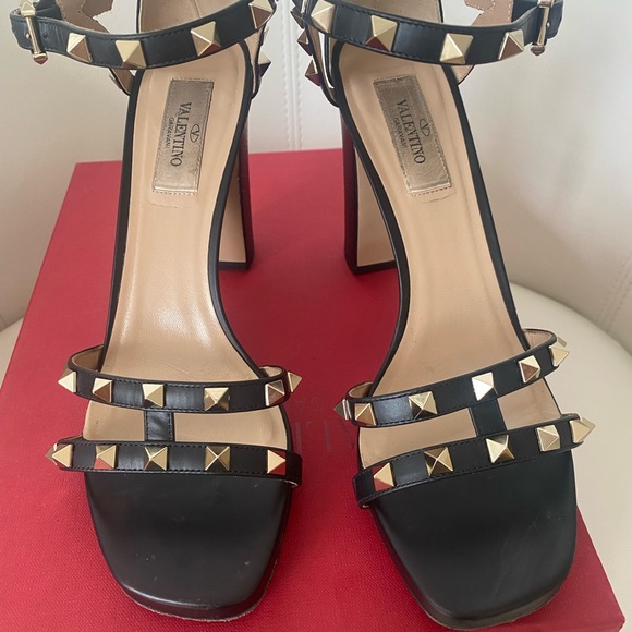 Valentino Garavani Rockstud Sandals - Picture 3 of 16